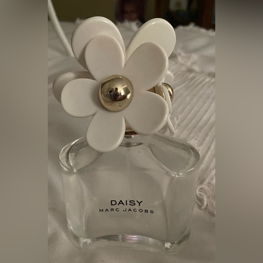 Marc Jacobs White and Gold Daisy Flower Bottle